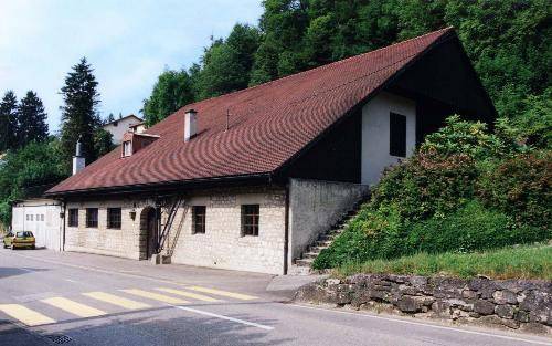 Cave vue du bâtiment